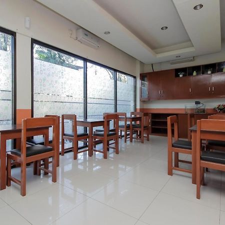 Reddoorz Near Jalan Jendral Sudirman Manado Hotel Buitenkant foto