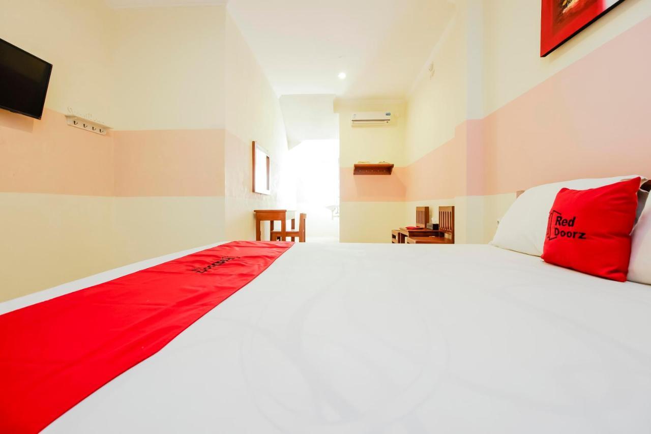 Reddoorz Near Jalan Jendral Sudirman Manado Hotel Buitenkant foto