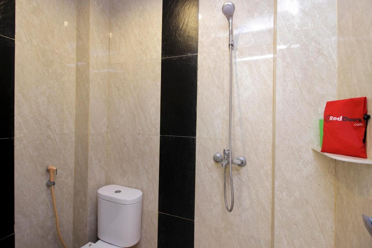 Reddoorz Near Jalan Jendral Sudirman Manado Hotel Buitenkant foto