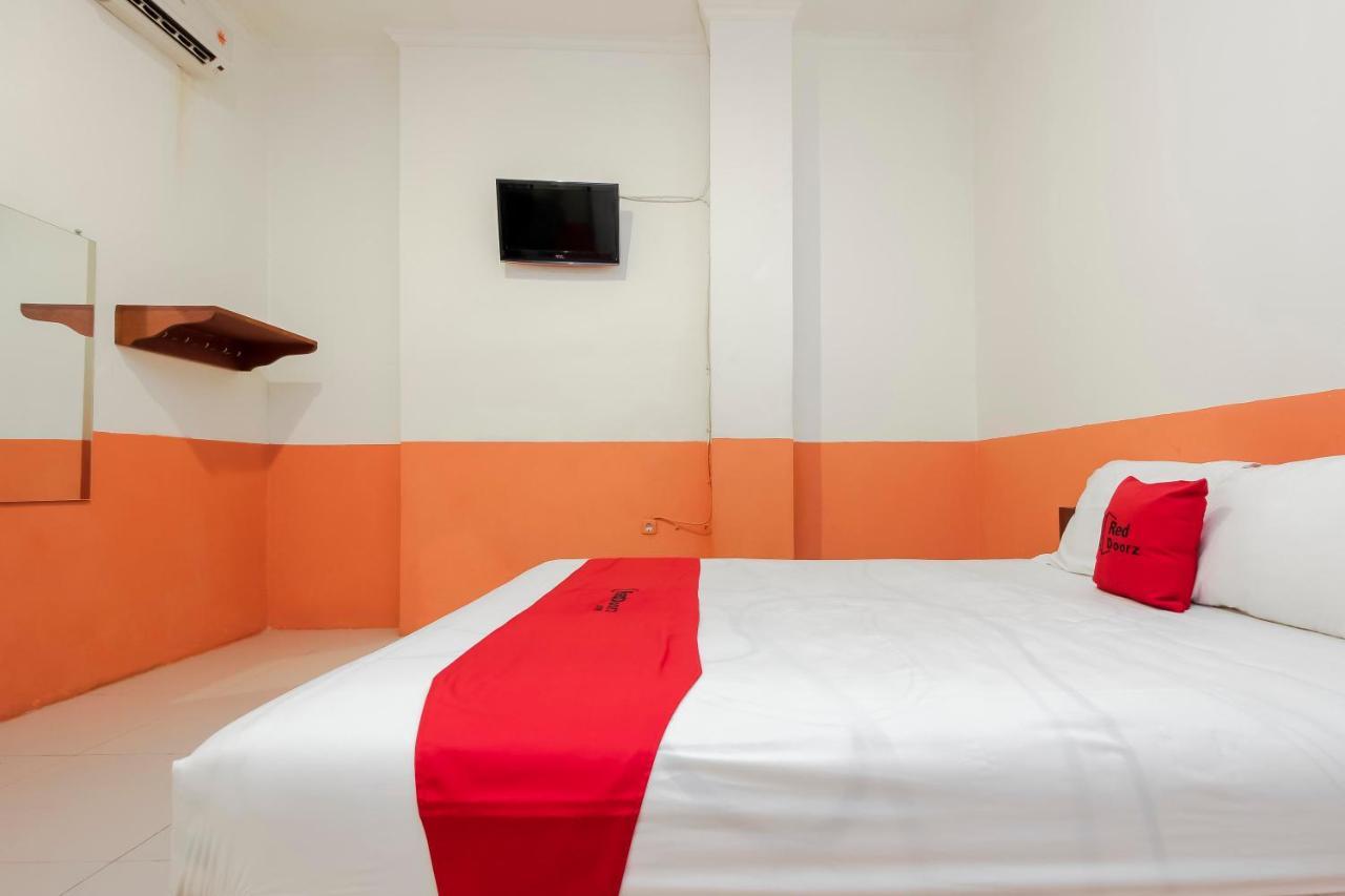 Reddoorz Near Jalan Jendral Sudirman Manado Hotel Buitenkant foto