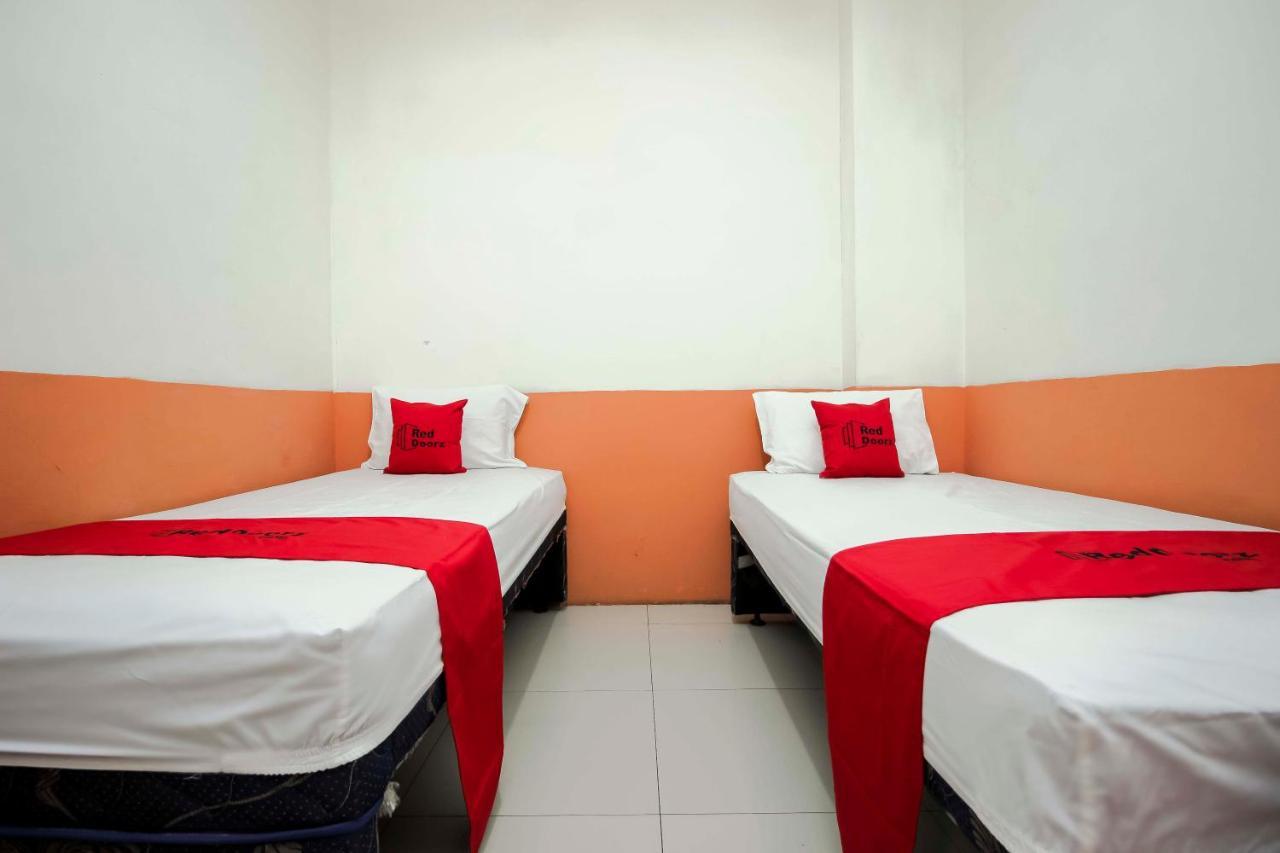 Reddoorz Near Jalan Jendral Sudirman Manado Hotel Buitenkant foto